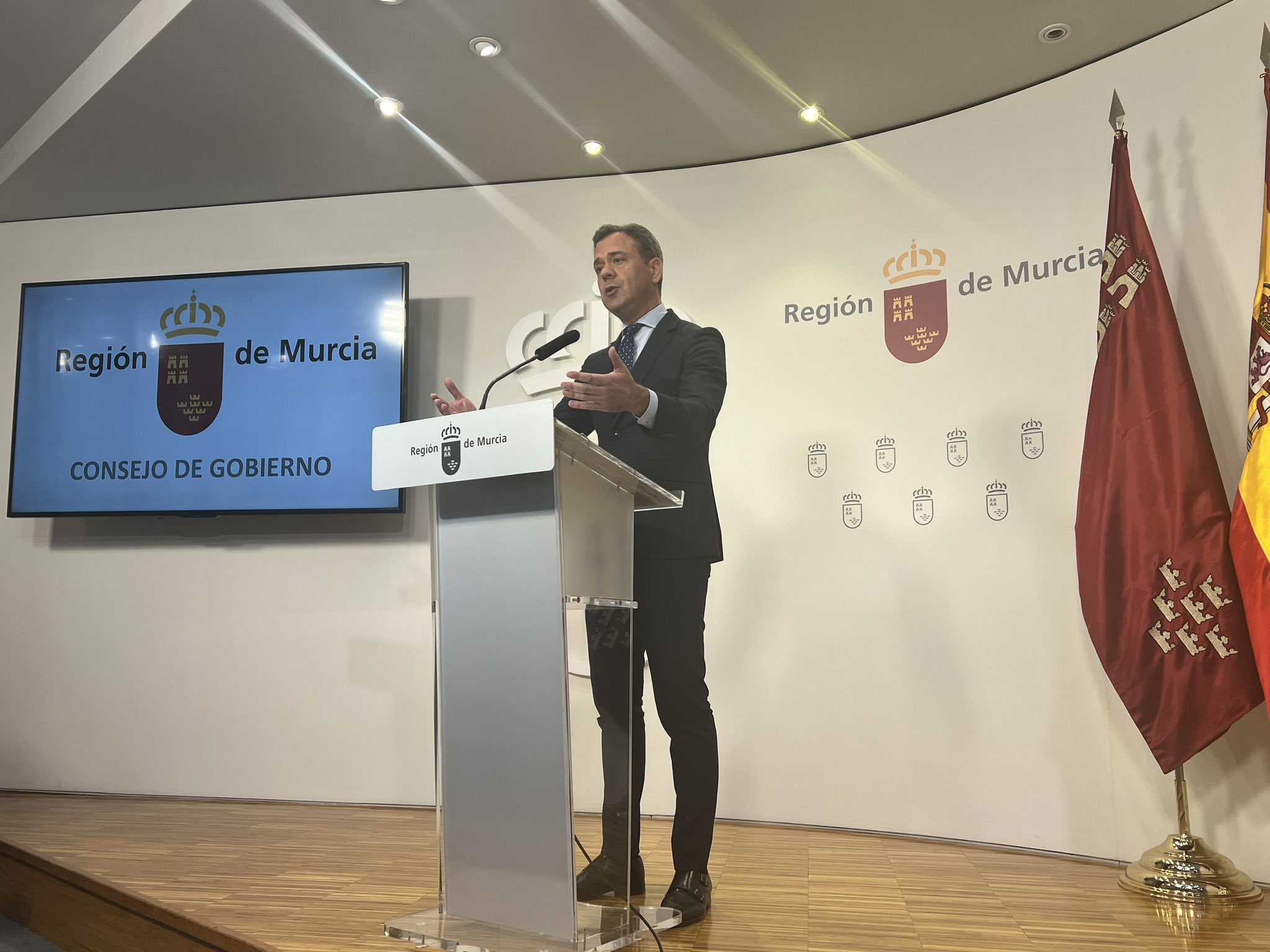 El Gobierno de Murcia Descarta Adelantar las Elecciones a Marzo y Reafirma su Estabilidad Frente a la Polarización Política