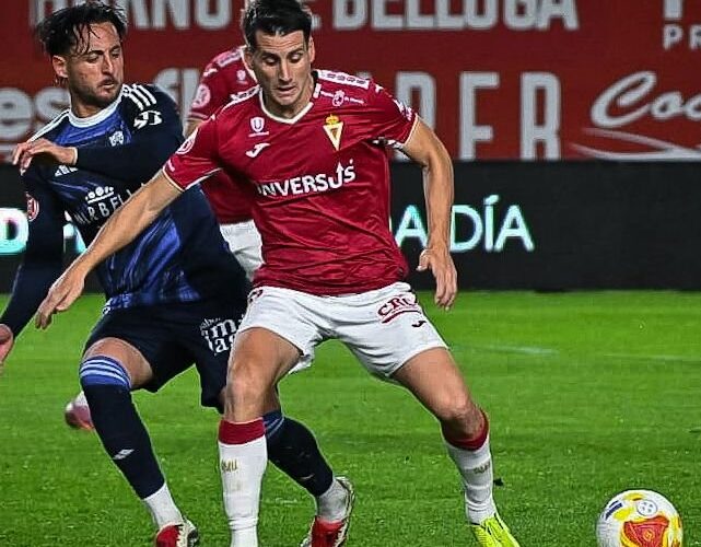 El Real Murcia no pasa del empate ante el Marbella y prolonga su racha negativa.