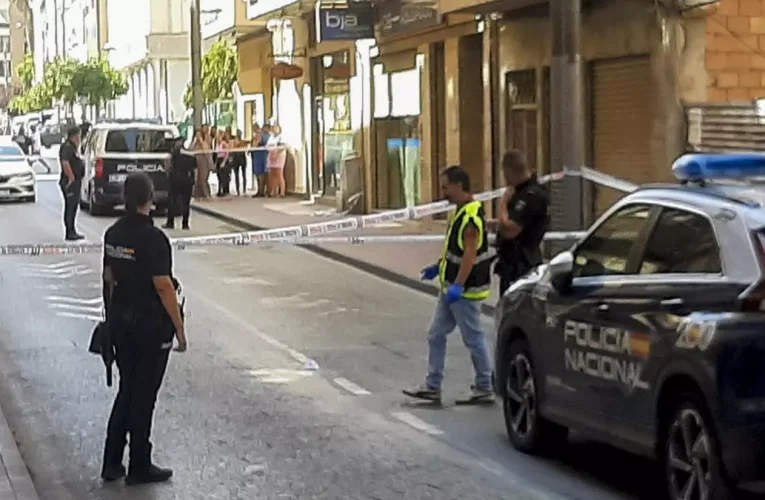 El conflicto entre clanes familiares podría ser el motivo del tiroteo en un bufete de abogados en Lorca